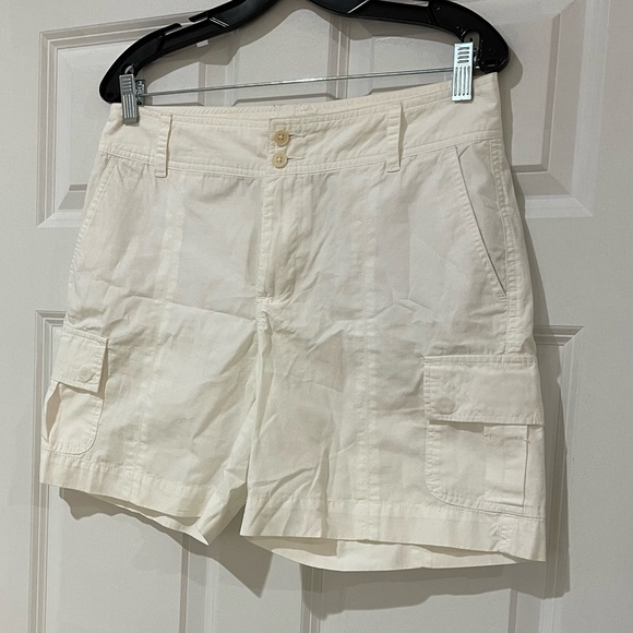 LAUREN Ralph Lauren White City Shorts - Picture 7 of 9
